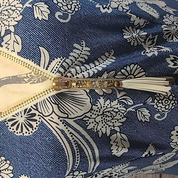 Papillon sleeveless zipper front tank - Picture 3 of 8